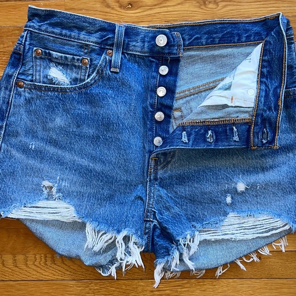 Levi’s 501 Button Fly High Rise Shorts - Picture 4 of 11